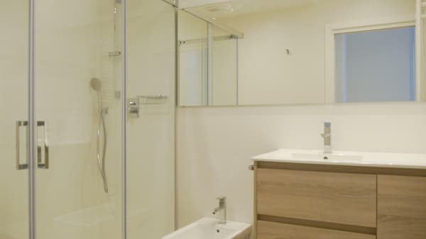 Reforma de baño en Donosti, cambio de bañera por ducha